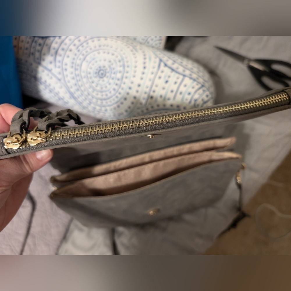 Purse - Picture 2 of 4